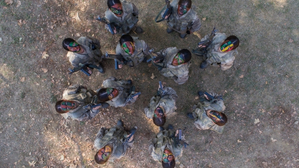 Kadın astsubay adaylarının zorlu eğitimi 20