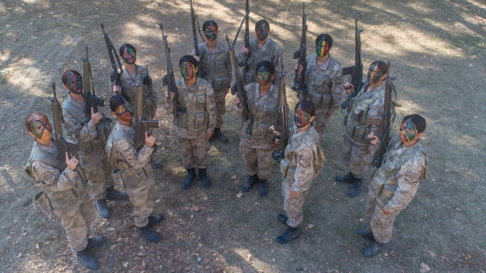 Kadın astsubay adaylarının zorlu eğitimi 21