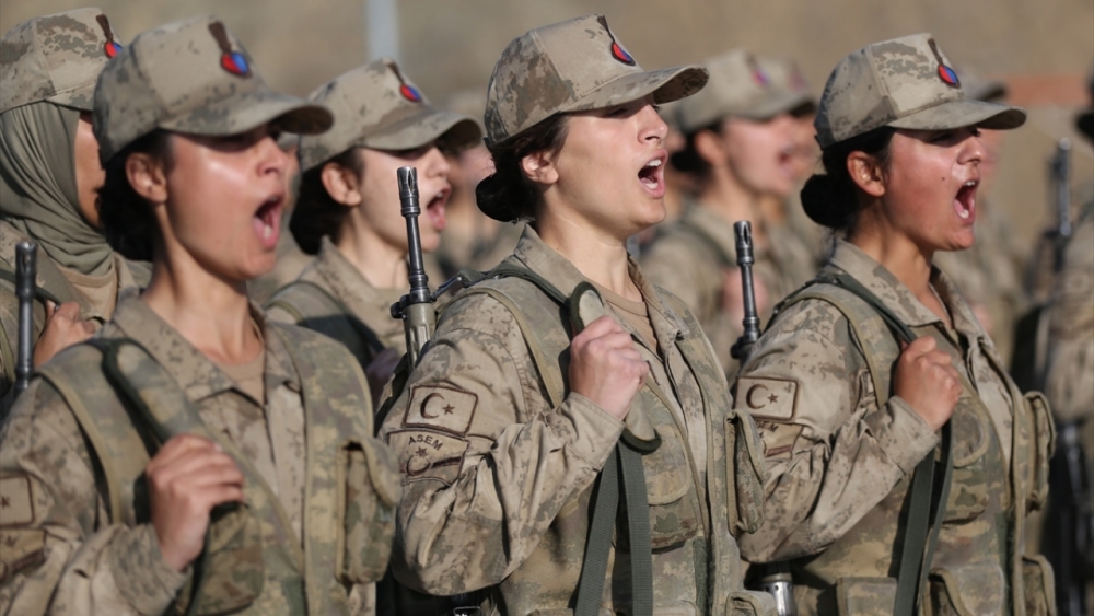 Kadın astsubay adaylarının zorlu eğitimi 24