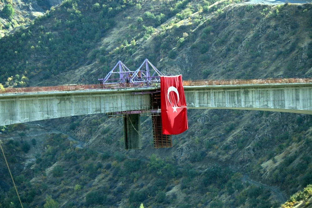 Türkiye'nin en yüksek köprüsünde sona gelindi 2