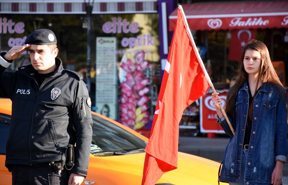 Ata'ya saygı: 09.05'te hayat durdu 14