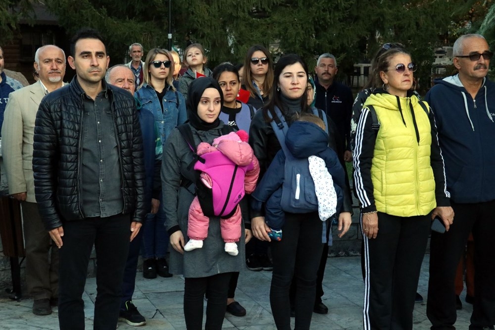 Ata'ya saygı: 09.05'te hayat durdu 32