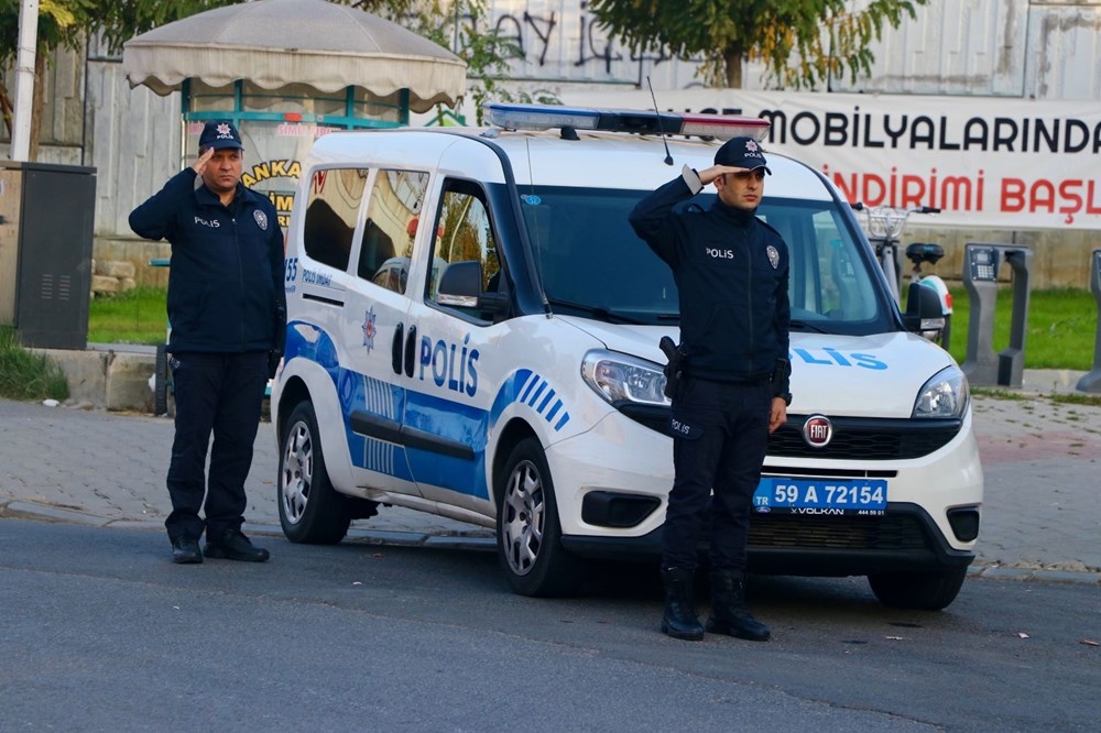 Ata'ya saygı: 09.05'te hayat durdu 37