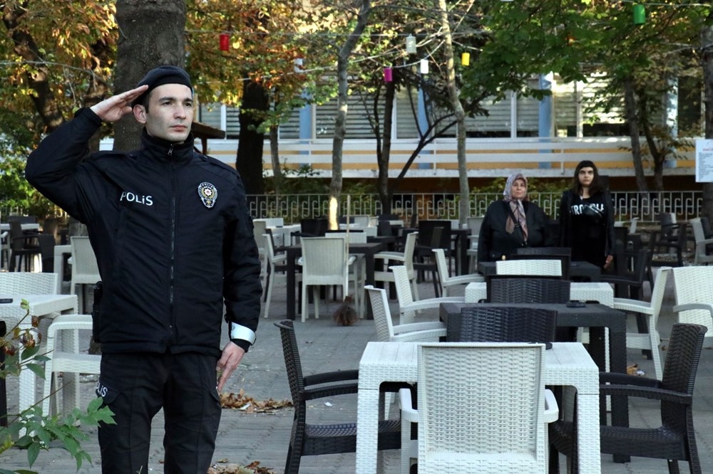 Ata'ya saygı: 09.05'te hayat durdu 42