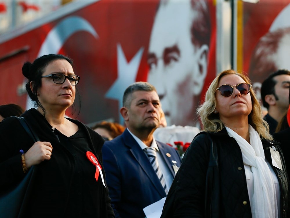 Ata'ya saygı: 09.05'te hayat durdu 44