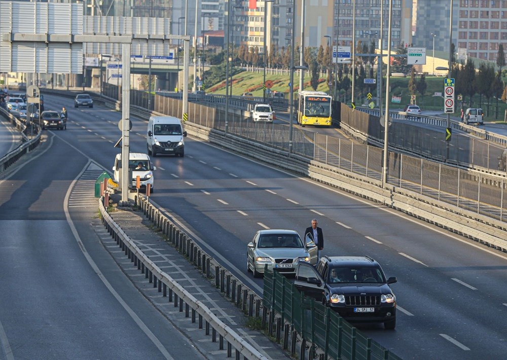 Ata'ya saygı: 09.05'te hayat durdu 6