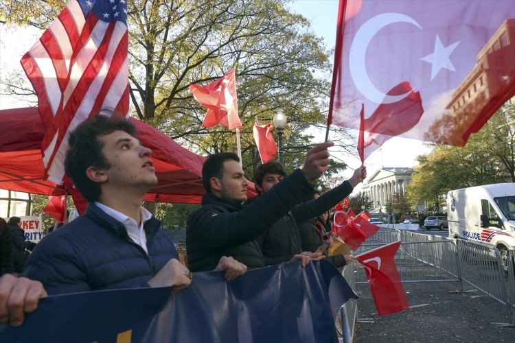 ABD'de Erdoğan coşkusu! Türk Bayrağını alan koştu 11