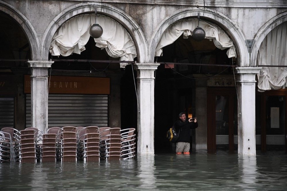 Turistik Venedik şehri sel sularına teslim: 2 ölü 14