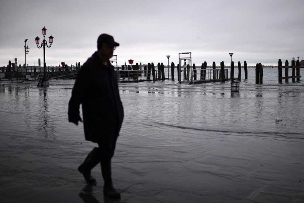 Turistik Venedik şehri sel sularına teslim: 2 ölü 15