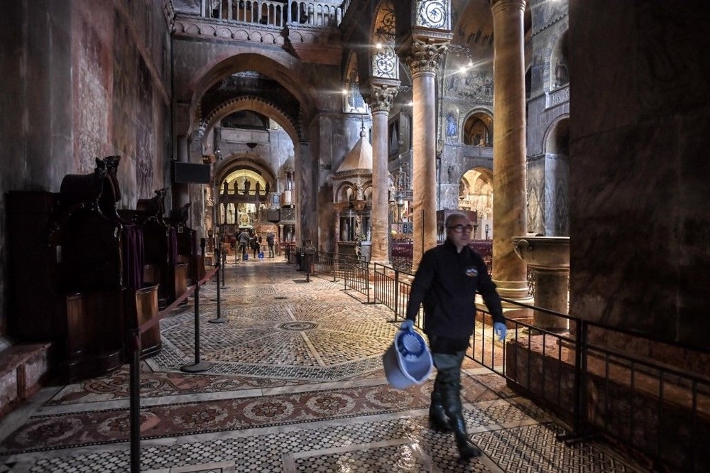 Turistik Venedik şehri sel sularına teslim: 2 ölü 19