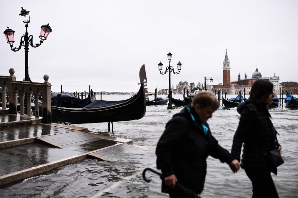Turistik Venedik şehri sel sularına teslim: 2 ölü 2
