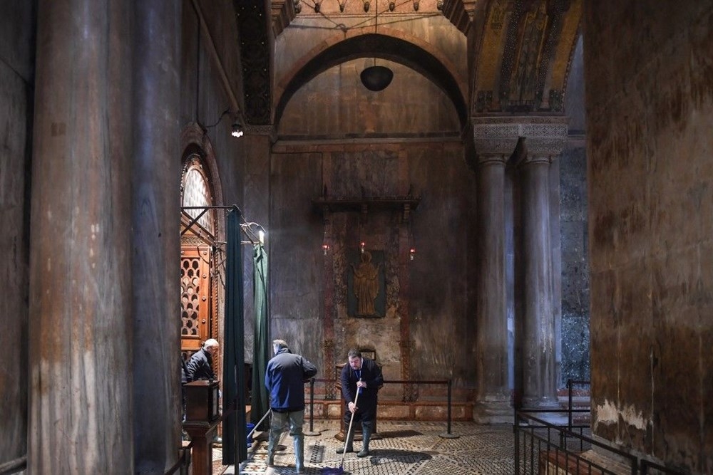 Turistik Venedik şehri sel sularına teslim: 2 ölü 25