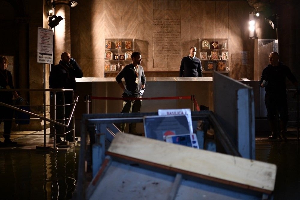 Turistik Venedik şehri sel sularına teslim: 2 ölü 31