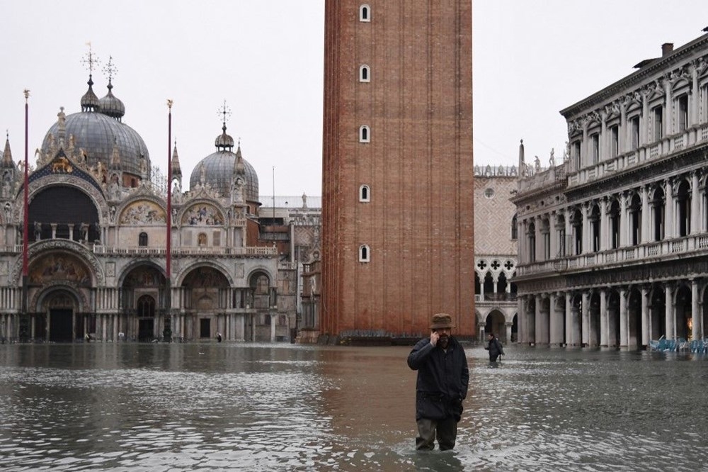 Turistik Venedik şehri sel sularına teslim: 2 ölü 5