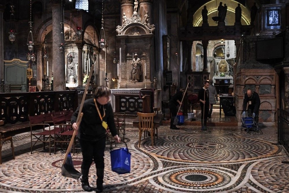 Turistik Venedik şehri sel sularına teslim: 2 ölü 7