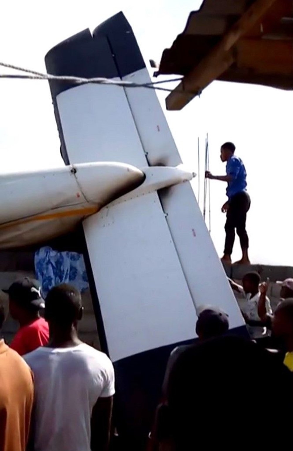 Kongo Demokratik Cumhuriyeti'nde uçak  düştü: 24 ölü 4