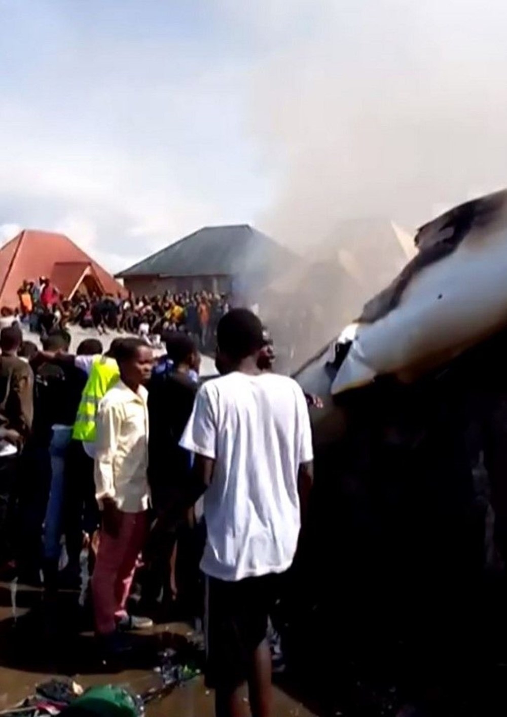 Kongo Demokratik Cumhuriyeti'nde uçak  düştü: 24 ölü 9