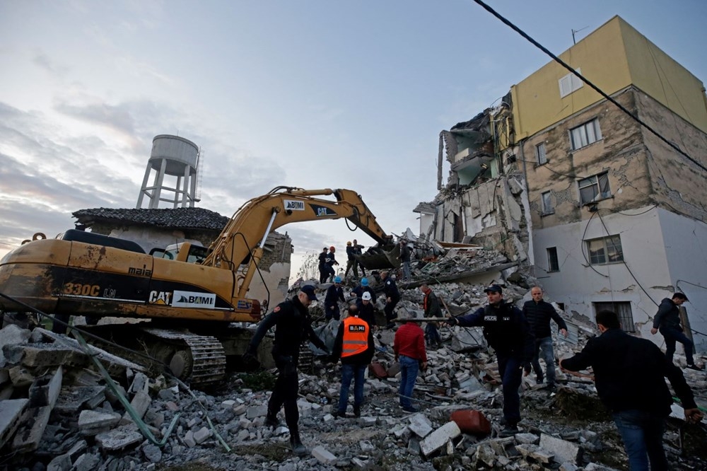 Arnavutluk'ta 6,4 büyüklüğünde deprem: 3 ölü 1