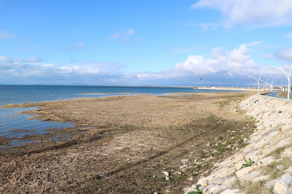 Beyşehir Gölü'nde su seviyesi 20 metre düştü 7
