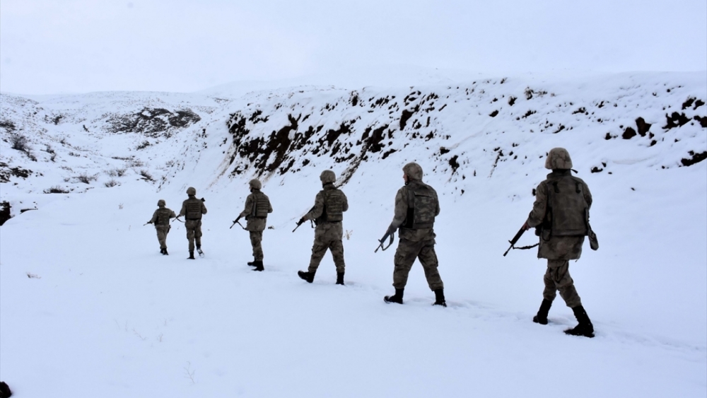 Jandarma kışın da teröristlere göz açtırmıyor 25
