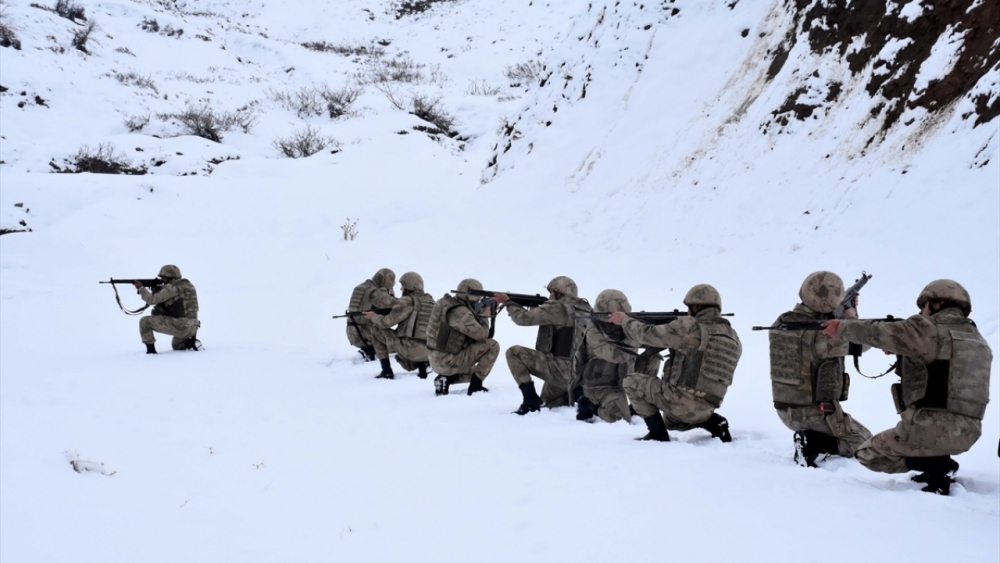 Jandarma kışın da teröristlere göz açtırmıyor 26