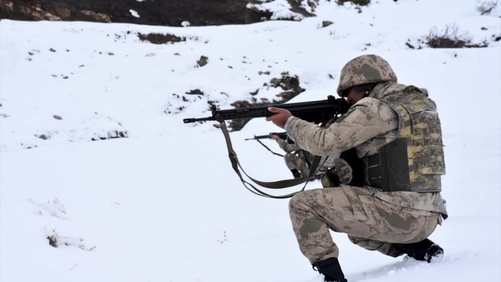 Jandarma kışın da teröristlere göz açtırmıyor 27