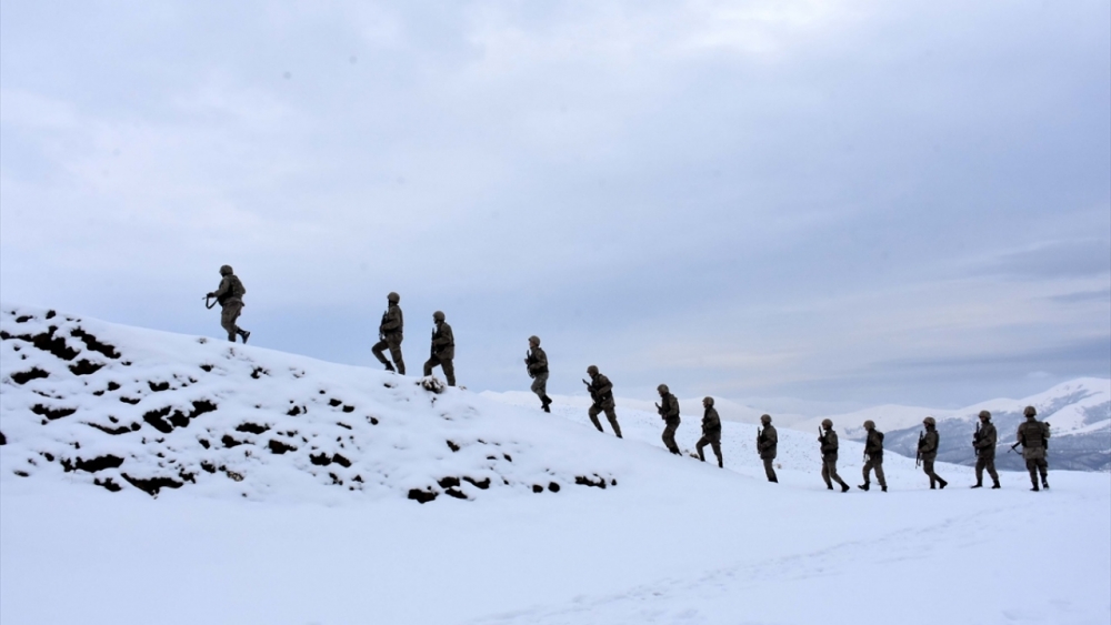 Jandarma kışın da teröristlere göz açtırmıyor 28