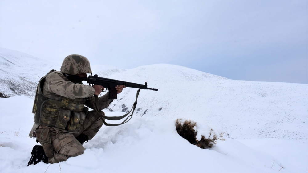 Jandarma kışın da teröristlere göz açtırmıyor 30