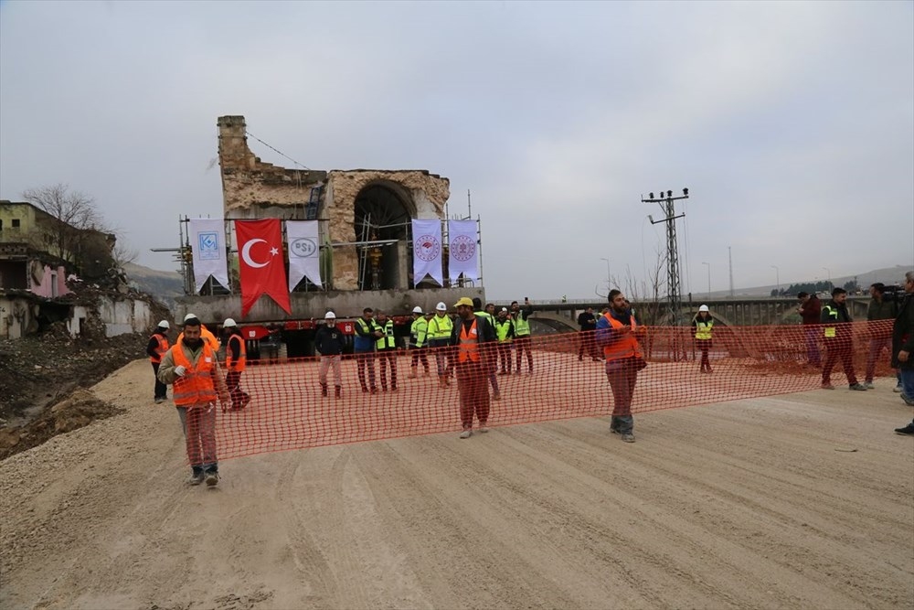 609 yıllık Er- Rızk Camisi'nin ana gövdesi taşındı 10