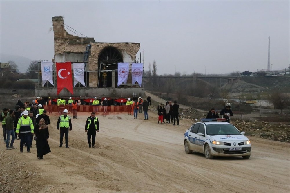 609 yıllık Er- Rızk Camisi'nin ana gövdesi taşındı 8