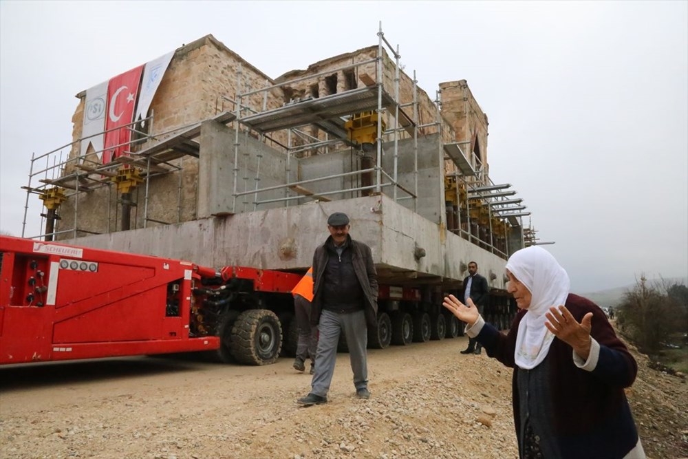 609 yıllık Er- Rızk Camisi'nin ana gövdesi taşındı 9