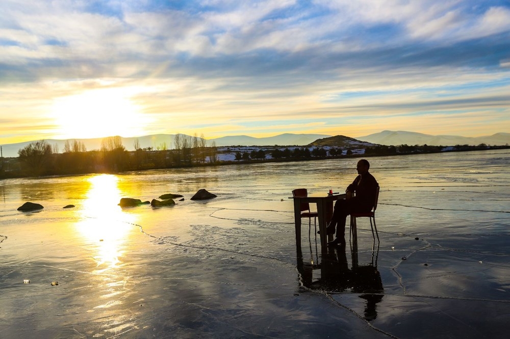 Çıldır Gölü üzerinde çay keyfi 8