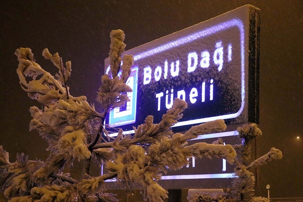 Bolu Dağı'nda kar yağışı etkisini artırdı 7