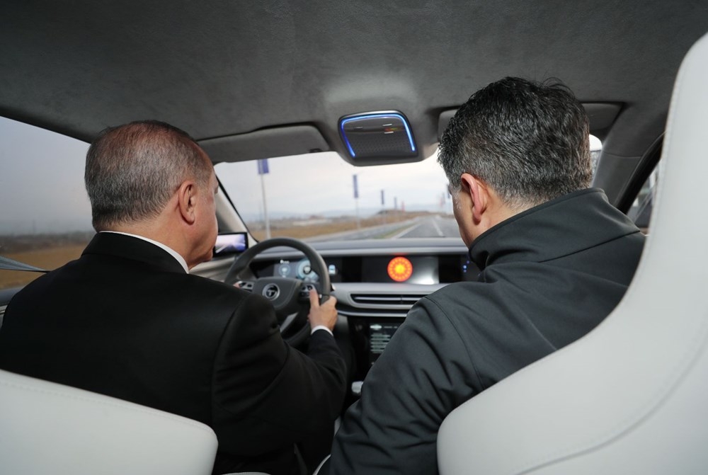 Cumhurbaşkanı Erdoğan, yerli otomobili kullandı 2