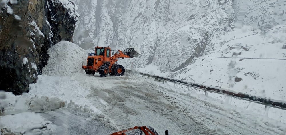 Doğu'da kar yağışı hayatı olumsuz etkiledi 10