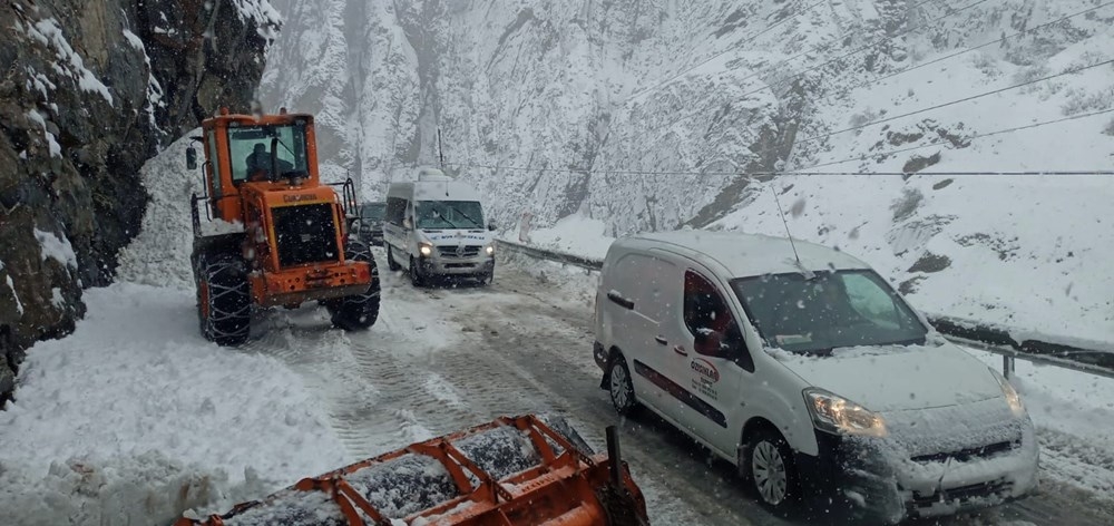 Doğu'da kar yağışı hayatı olumsuz etkiledi 11