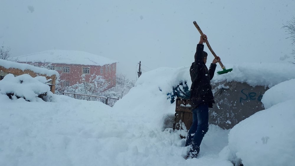 Doğu'da kar yağışı hayatı olumsuz etkiledi 5