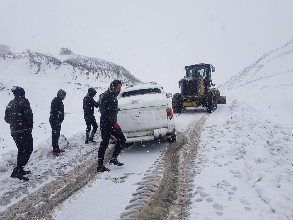 Doğu'da kar yağışı hayatı olumsuz etkiledi 8