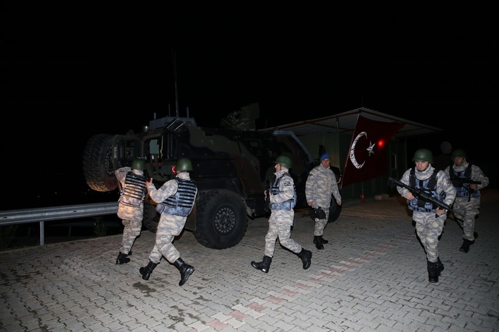 Mehmetçik yeni yılı nöbette karşıladı 3