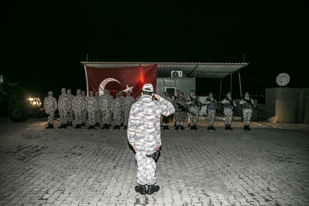 Mehmetçik yeni yılı nöbette karşıladı 8