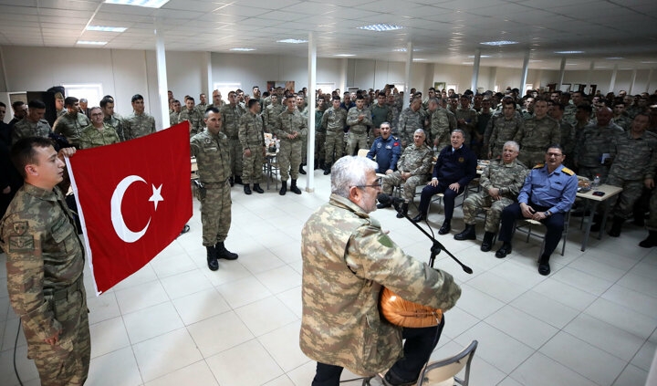 Akar ve TSK Komuta Kademesi'nden 'üç kuvvetli' kutlama 18