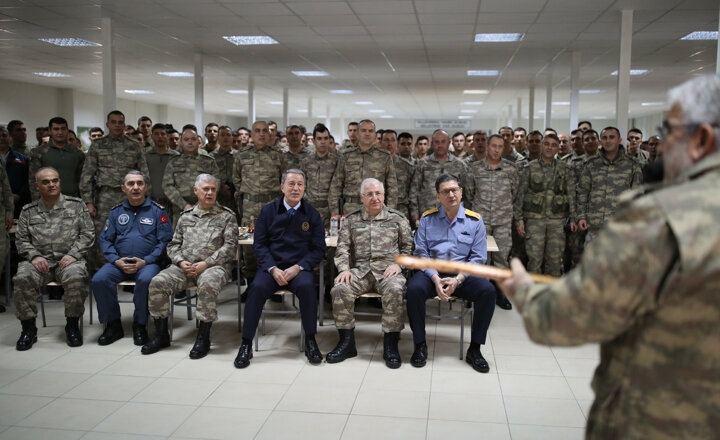 Akar ve TSK Komuta Kademesi'nden 'üç kuvvetli' kutlama 21