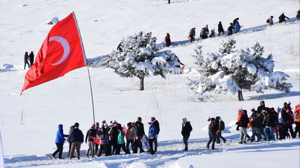 Vefakar gençlik, fedakar ecdadı 105'inci yılında anmak için toplanı 18