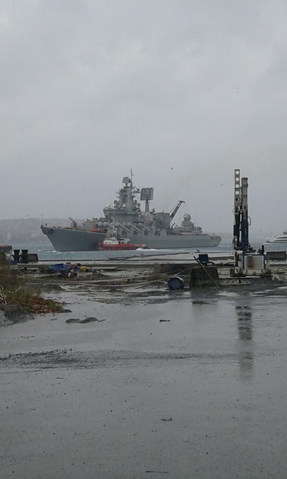 Rus savaş gemisi Kabataş açıklarında sürüklendi 5