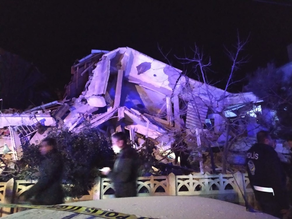 Elazığ'da 6,8'lik deprem!Bölgeden ilk fotoğraflar 12