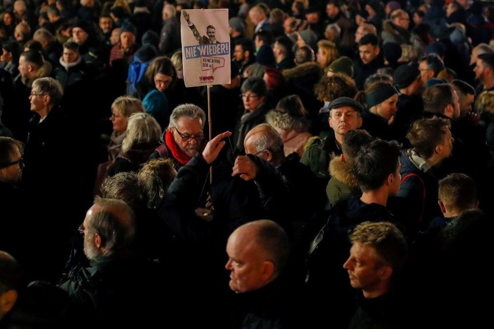 Almanya ırkçı saldırıya kurban gidenlere ağlıyor 9