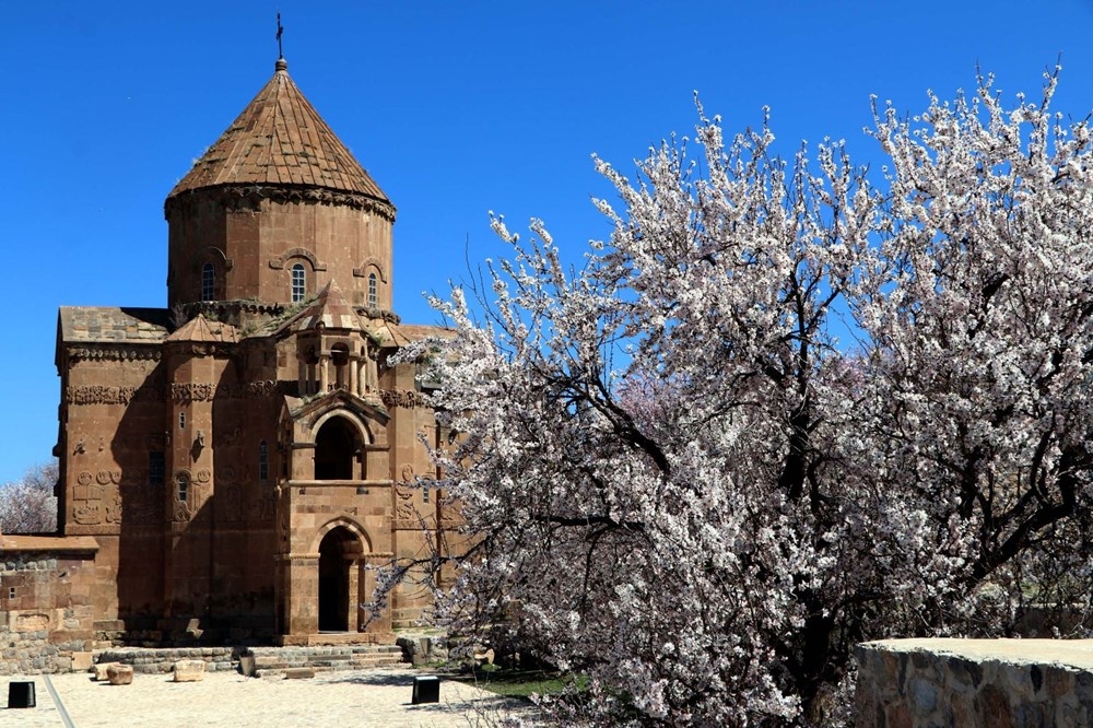 Akdamar Adası'nda Çiçek Şenliği 6