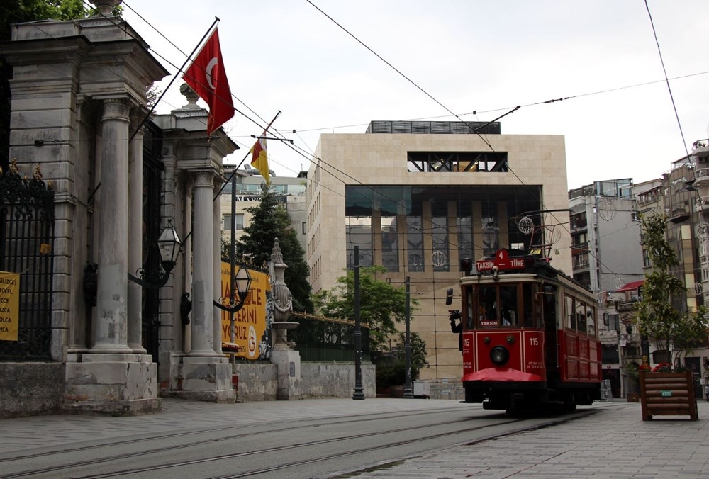 Nostaljik tramvay İstiklal Caddesi'nde seferlere başladı 2