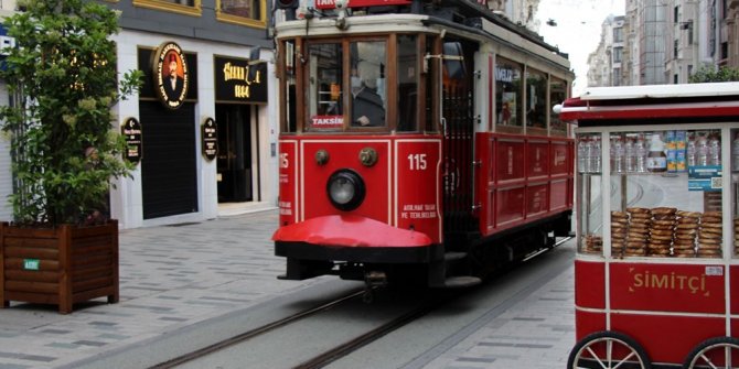 Nostaljik tramvay İstiklal Caddesi'nde seferlere başladı