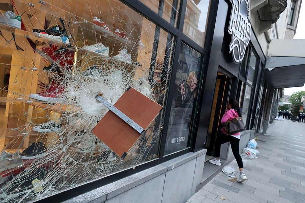 Brüksel'de lüks mağazalar yağmalandı 2